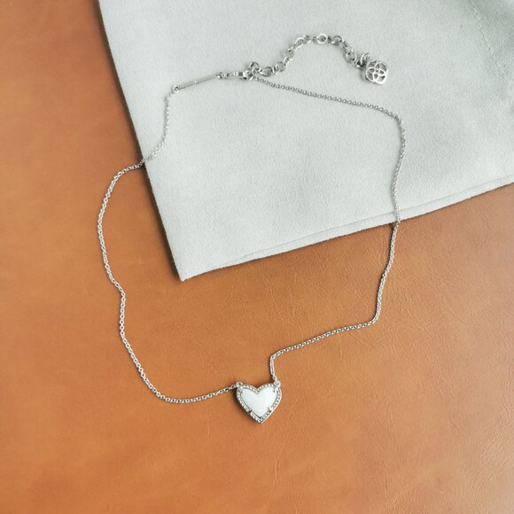 Kendra Scott Ari Heart Silver Ivory Mother-Of-Pearl Pendant Necklace Trendy Jewe - Picture 3 of 3